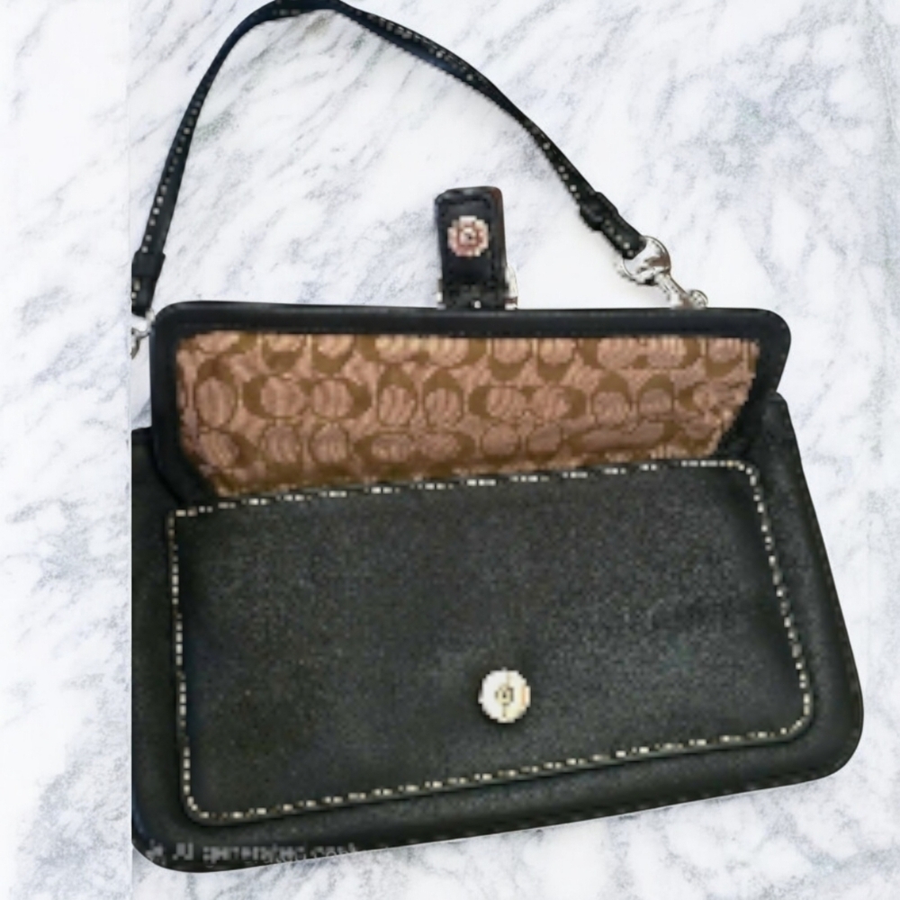 COACH EUC vintage Wristlet - Picture 4 of 6